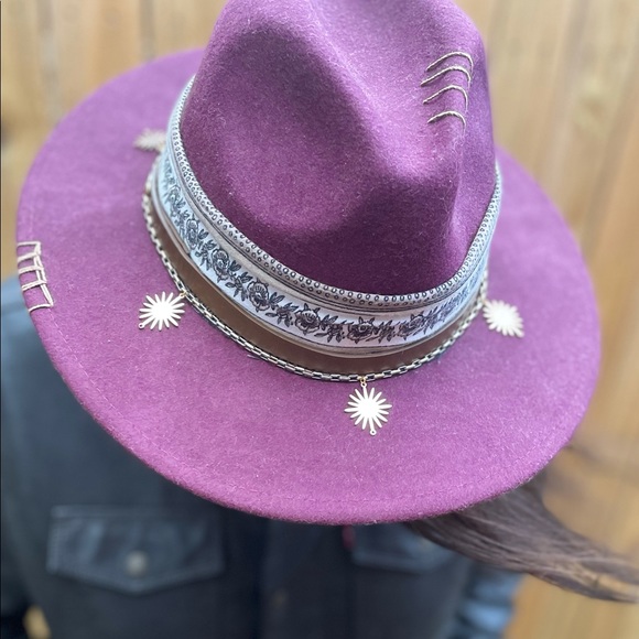 Custom Fedora - Picture 4 of 6